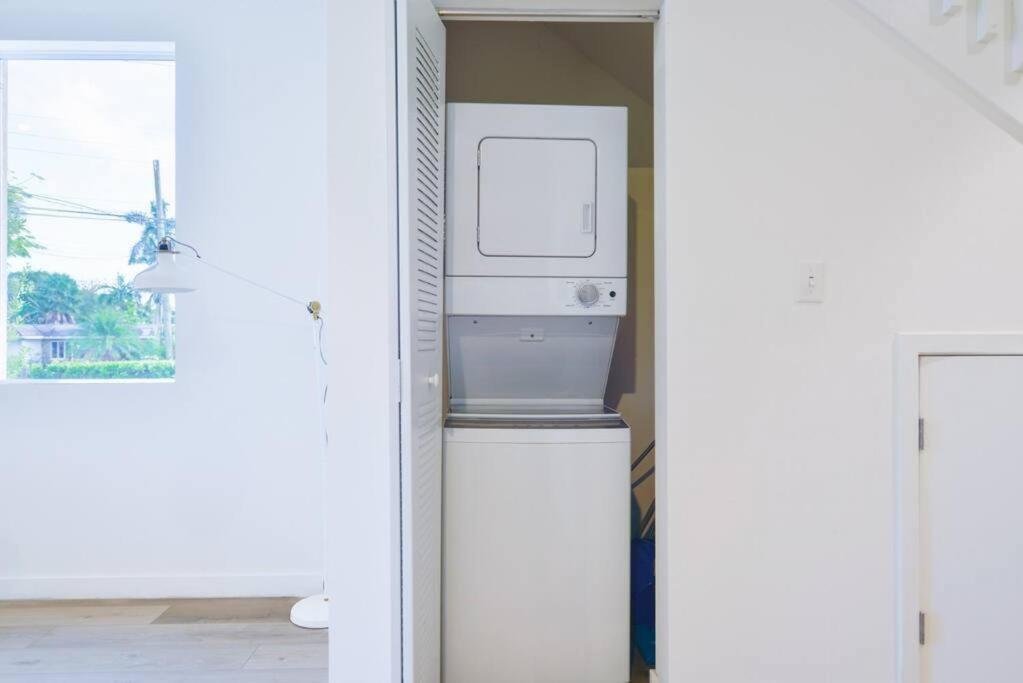 Amazing Town House 15 Min From The Beach Wfree Parking Villa Miami Kültér fotó