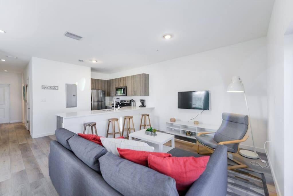 Amazing Town House 15 Min From The Beach Wfree Parking Villa Miami Kültér fotó